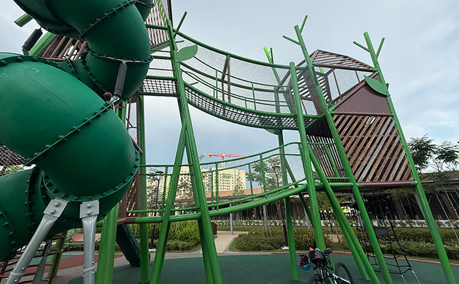 bridge at Parch Flora Playground