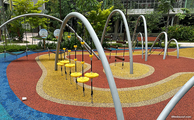 Parc Woods @ Tengah Playground: Arcs & Kiddiwinks 2 Climbing Discs