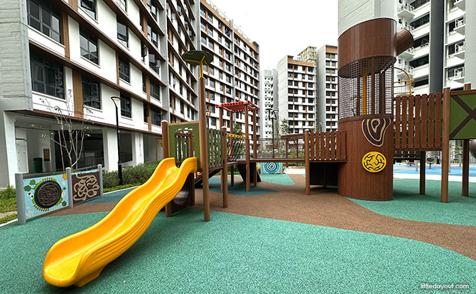 Park Edge @ Bidadari Playground: The Squirrel & The Snail 9 log tower at Park Edge Bidadari