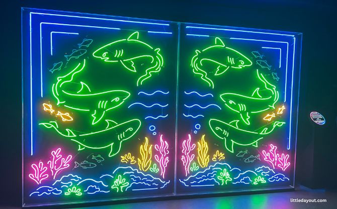 Festival Of Thrills At Resorts World Sentosa: Family-Friendly Experiences At Universal Studios Singapore, Singapore Oceanarium & Adventure Cove 2 Into the Glowcean (5 September to 1 November 2026) at Singapore Oceanarium