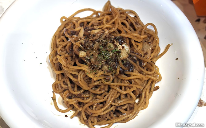 rumeL Cucina Opens At Paya Lebar Quarter: Affordable Sourdough Pizzas And Pastas 5 Live Black Pepper Crab Pasta (S$18.80)