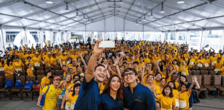 Emcees Paul Foster, Charmaine Yee and Glenn Ong gathering the crowd for a ‘WeFie’ at Play It Forward 2016