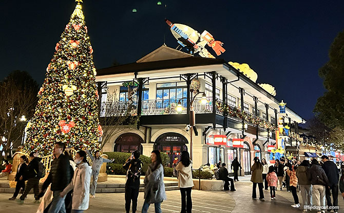 Shanghai Disneyland: How We Spent 2 Wonderful Days In The Theme Park As A Family 15 Disneytown