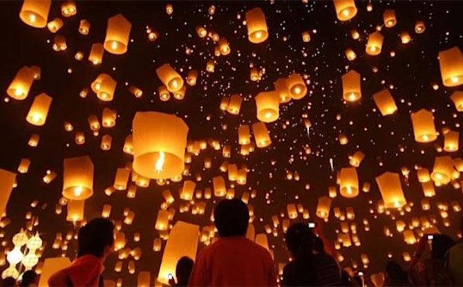Singapore Sky Lantern Festival In Sentosa On 21 February
