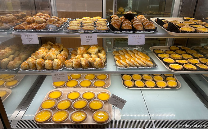 Buns or pastries like egg tarts