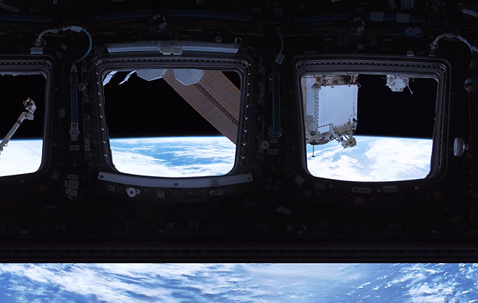 Space Explorers: THE INFINITE - being in space