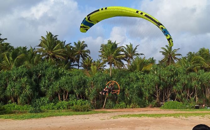 Sri Lanka With Kids: 9-Day Trip To The Pearl Of The Indian Ocean 20 para-motoring