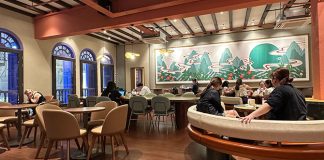 Starbucks Smith Street In Chinatown: Aesthetic Vibes & Shop