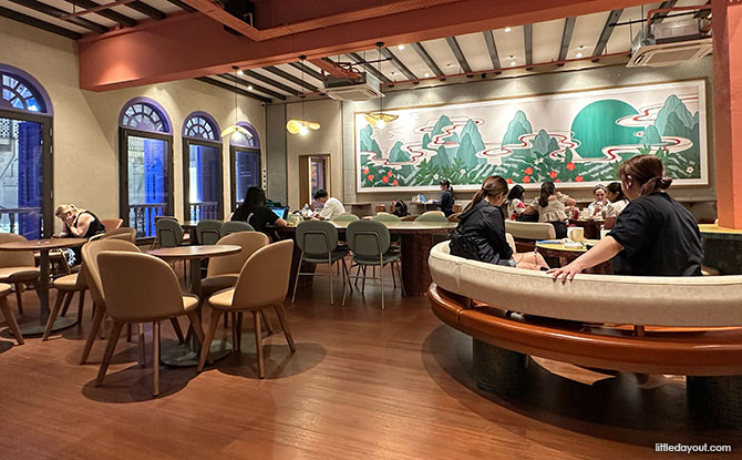 Starbucks Smith Street In Chinatown: Aesthetic Vibes & Shop