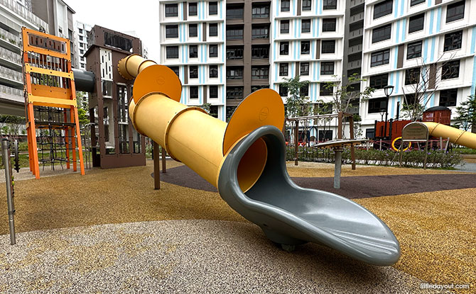 Tampines GreenEmerald Playground: Play Towers & Netted Bridges 1 Tampines GreenEmerald Playground: Play Towers Side-by-side