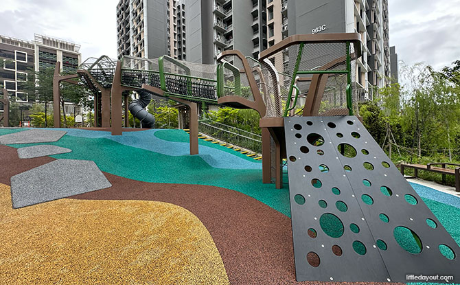Tampines GreenEmerald Playground: Play Towers & Netted Bridges 10 Netted playground tunnel at Tampines GreenEmerald