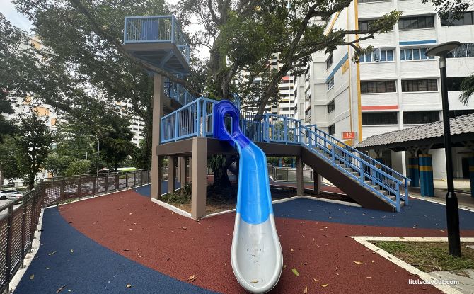 Teck Whye Heights Playground: Elevated Decks With 3 Levels To Explore Around A Tree Teck Whye Heights Playground: Elevated Decks With 3 Levels To Explore Around A Tree