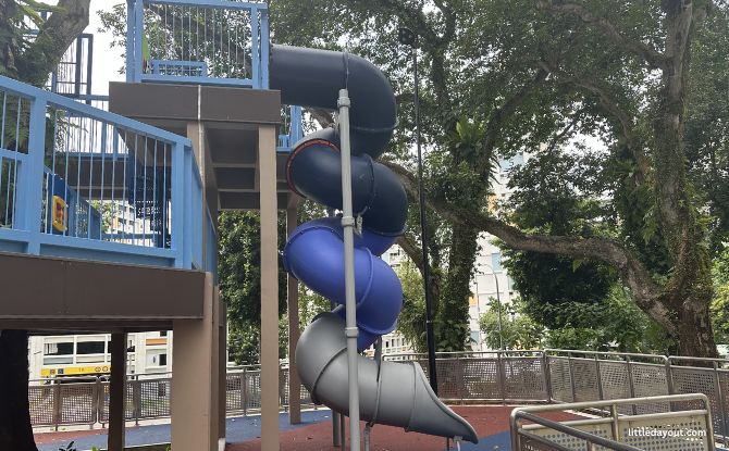 Teck Whye Heights Playground: Elevated Decks With 3 Levels To Explore Around A Tree 4 Tube Slide