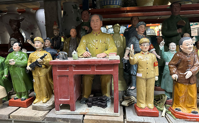 Figurines of Mao Zedong