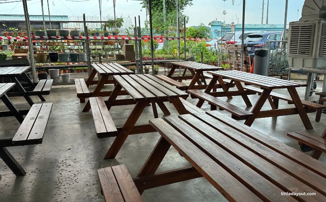 Weekend Market At Kok Fah Technology Farm: Veg Shopping & Farm Animals 9 table and benches