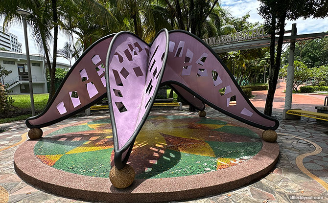 Woodlands Crescent Park Sculpture at the Entrance