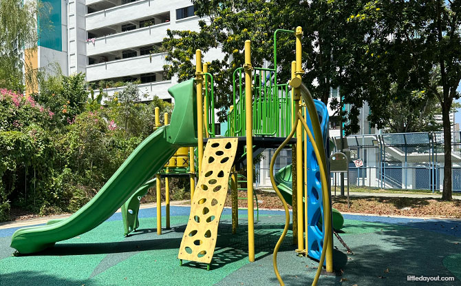 Woodlands Town Park East & Woodlands Botanical Garden 8 children's playground